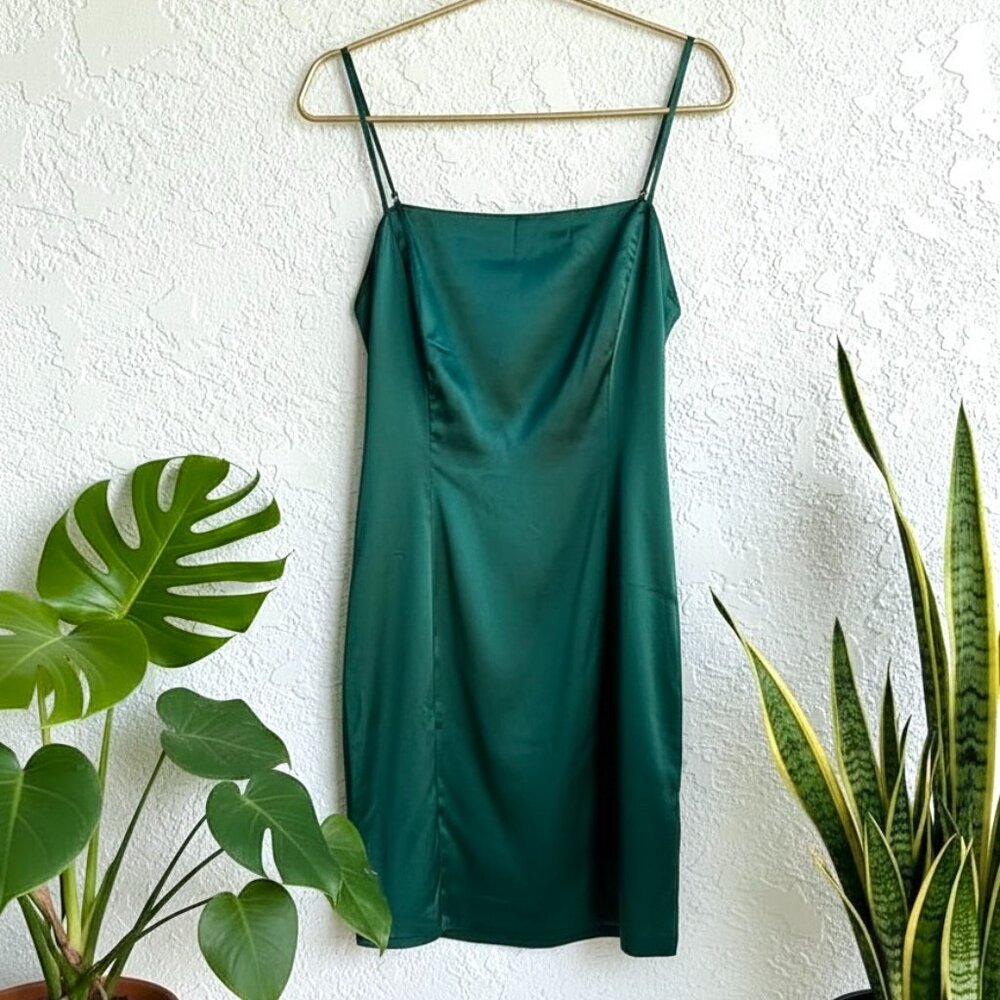 NWOT Aritzia Sunday Best Shimmer Satin Dress, Dark Olive Green, Size 4 - Picture 3 of 4